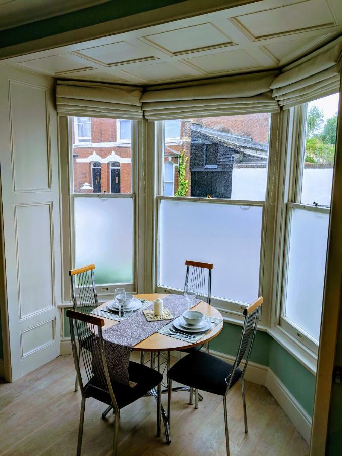 Beautiful One Bedroom Ground Floor Apartment With Parking Exeter Exterior foto